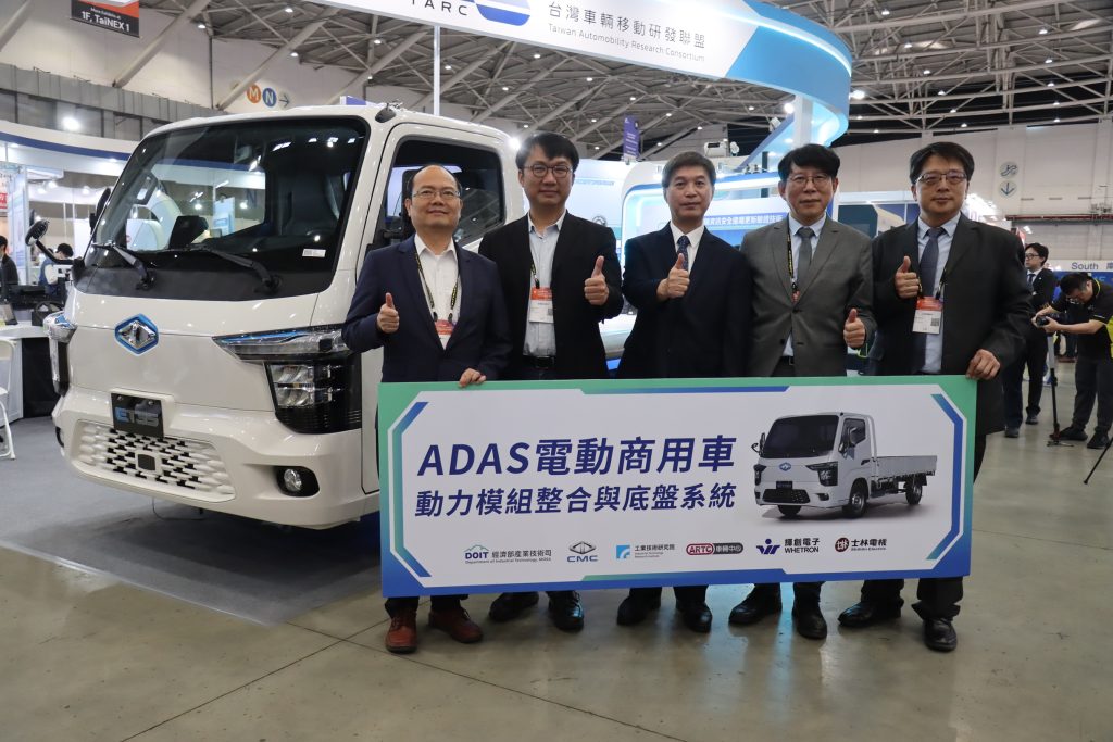 「台灣國際智慧移動展」中華汽車3.5噸電動商用車ET35透明亮相