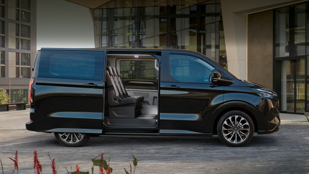 The All-New Ford Tourneo Custom福特旅行家25年式全新到港