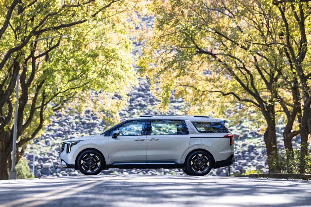 Kia全功能豪華休旅The new Carnival 連續四年榮獲車訊風雲獎「最佳進口大型MPV」