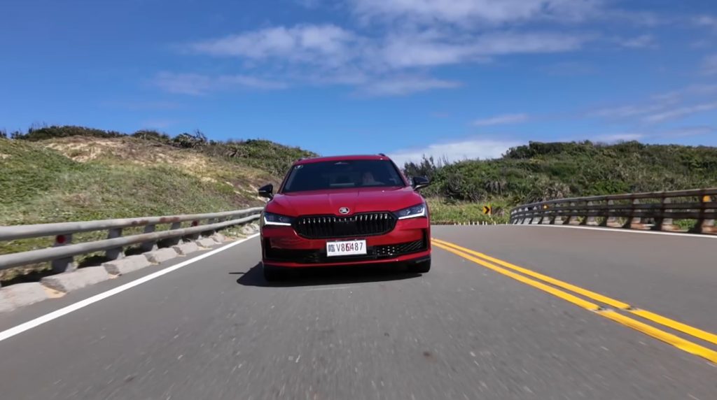 Skoda Superb Combi 2.0TSI 4x4 Sportplus 2025試駕│可剛可柔兩相宜