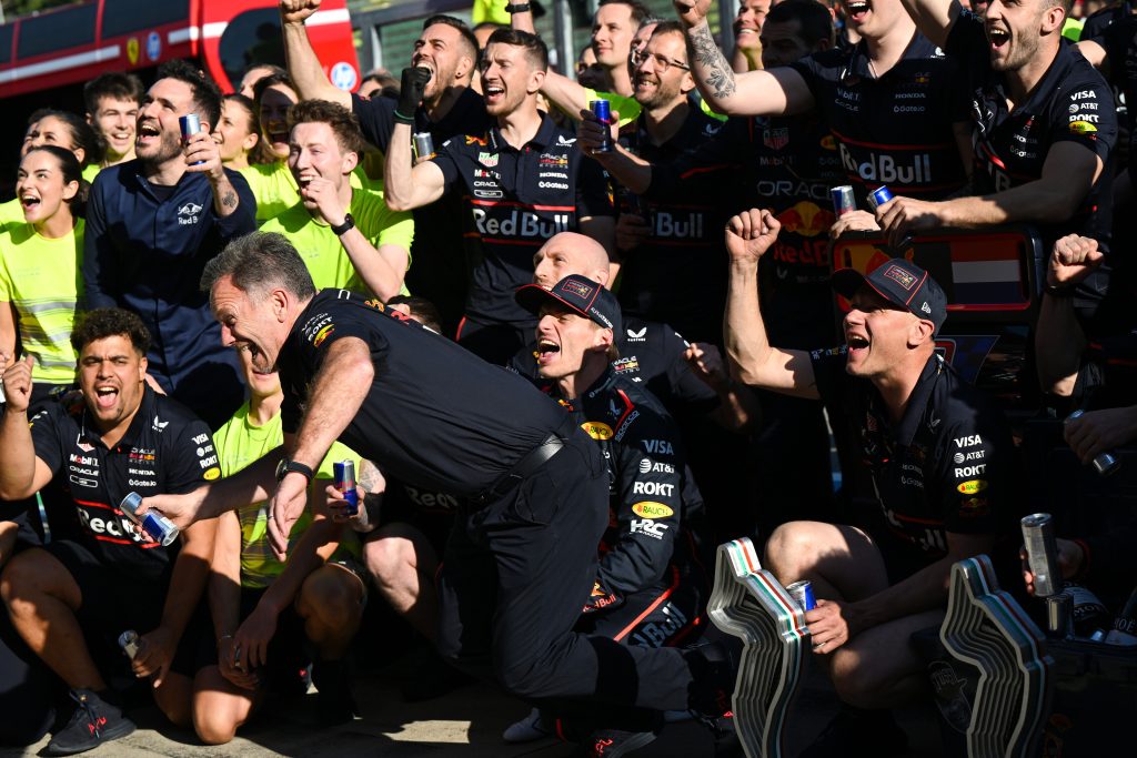 Red Bull 車隊四屆冠軍 Max Verstappen 在 Imola 完美開局奪冠為車隊拿下別具意義的第 400 場 F1 大獎賽勝利