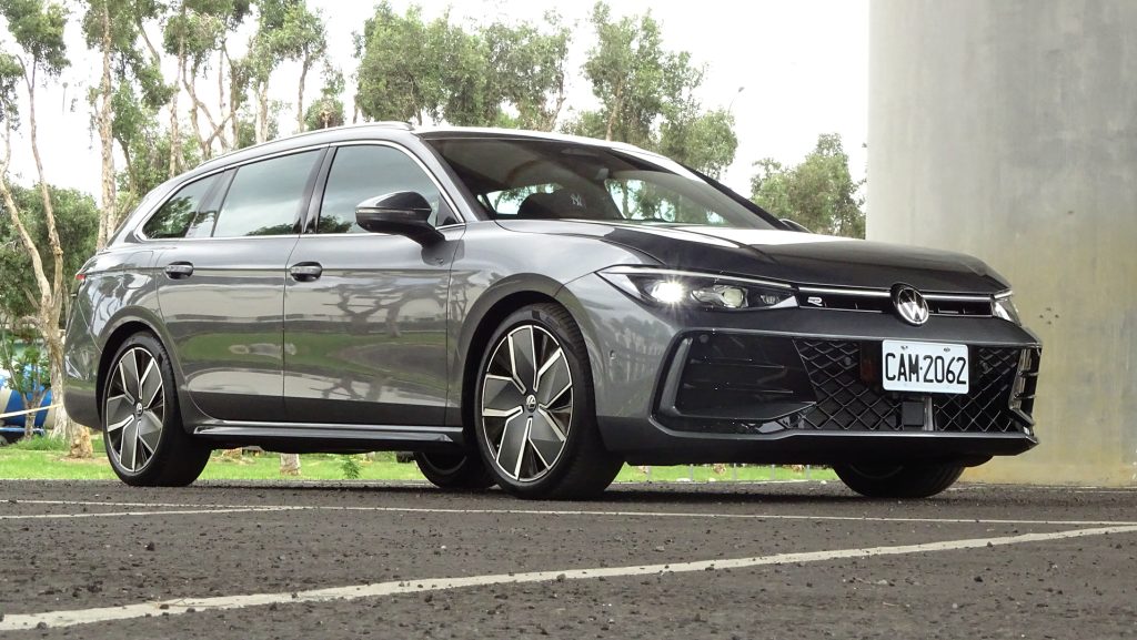 2025 VW Passat Variant 330TSI R-Line 試駕│享受、實用滿點