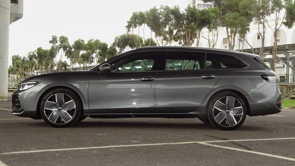 2025 VW Passat Variant 330TSI R-Line 試駕│享受、實用滿點