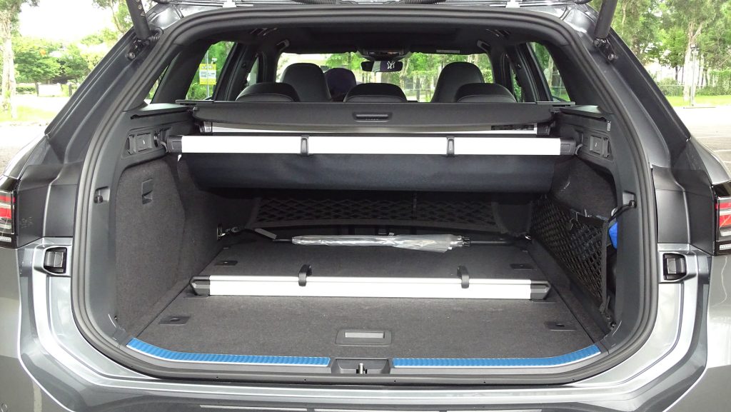 2025 VW Passat Variant 330TSI R-Line 試駕│享受、實用滿點