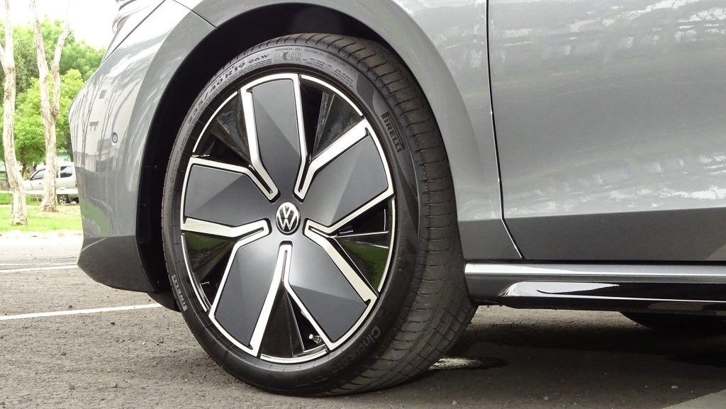2025 VW Passat Variant 330TSI R-Line 試駕│享受、實用滿點