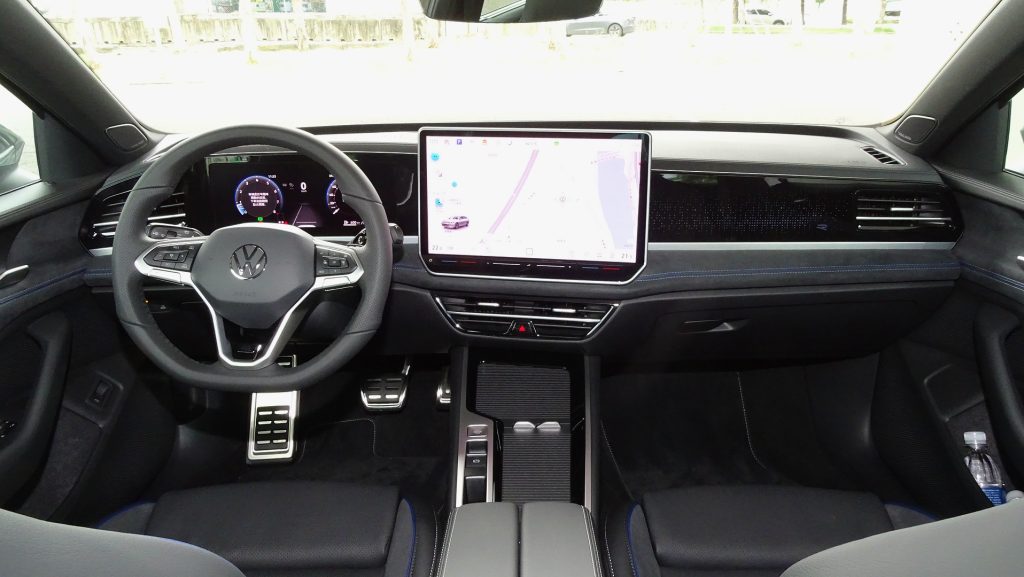 2025 VW Passat Variant 330TSI R-Line 試駕│享受、實用滿點