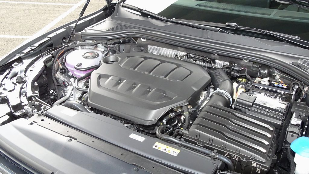 2025 VW Passat Variant 330TSI R-Line 試駕│享受、實用滿點