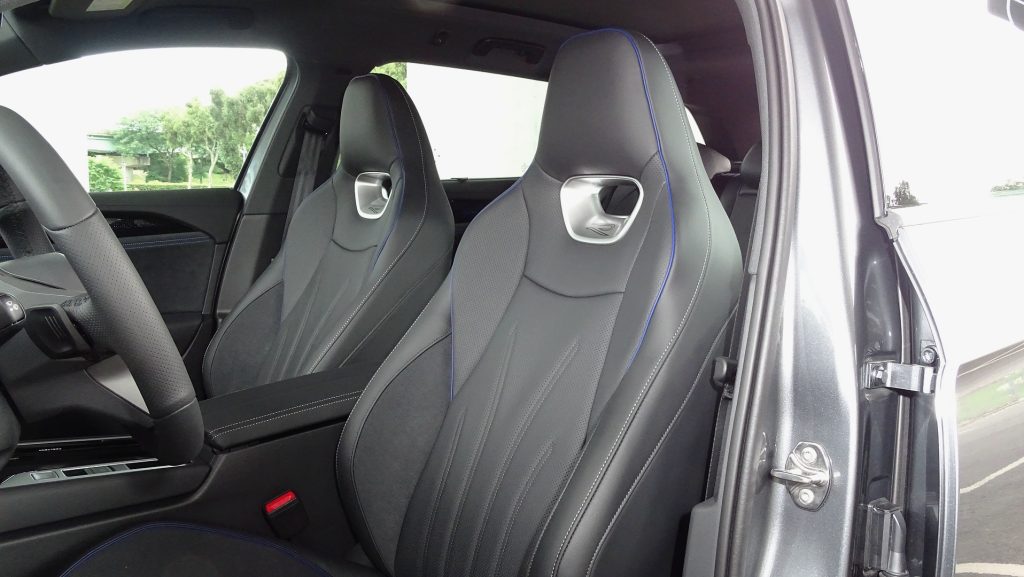 2025 VW Passat Variant 330TSI R-Line 試駕│享受、實用滿點