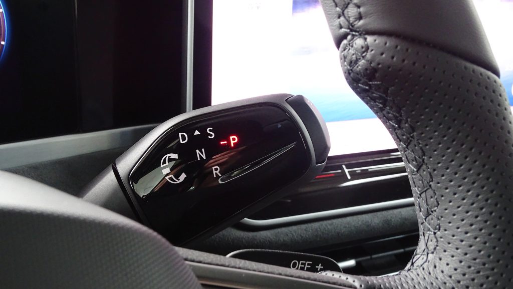 2025 VW Passat Variant 330TSI R-Line 試駕│享受、實用滿點