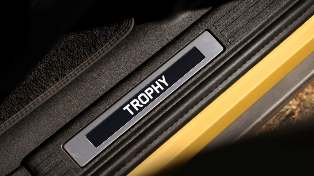 DEFENDER TROPHY EDITION 限量登場，挑戰全球探險賽事再進化