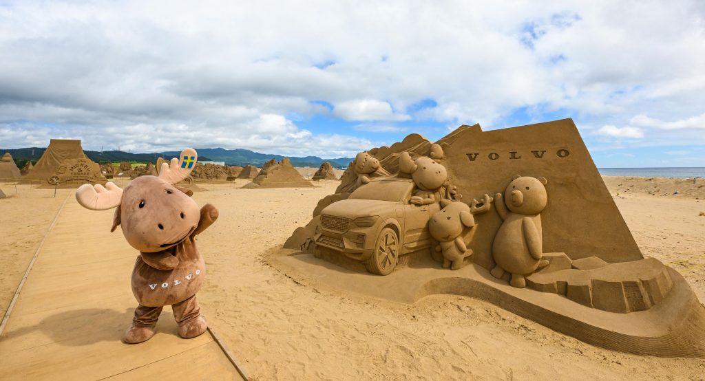 VOLVO 首度於「2025 福隆國際沙雕藝術季」登場 創造今夏最熱門打卡聖地