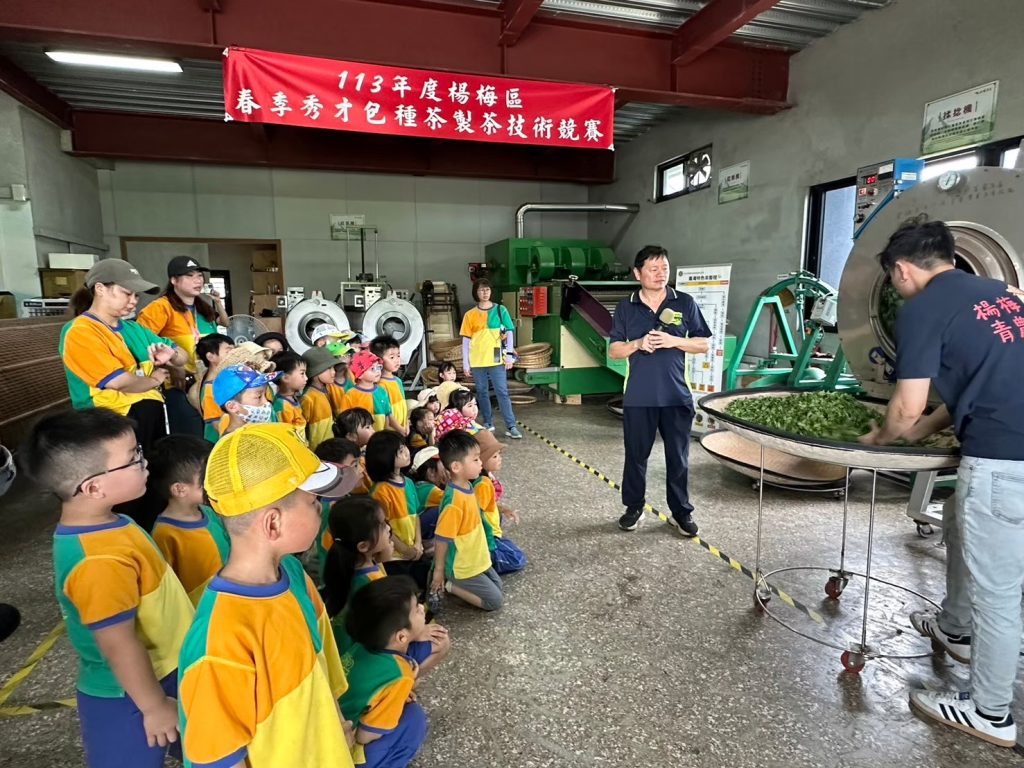 桃園好農 14台得利卡行動直銷車加入推廣行列產地直送拉拉山媽媽桃 楊梅農會仙草彩繪車現身中華汽車