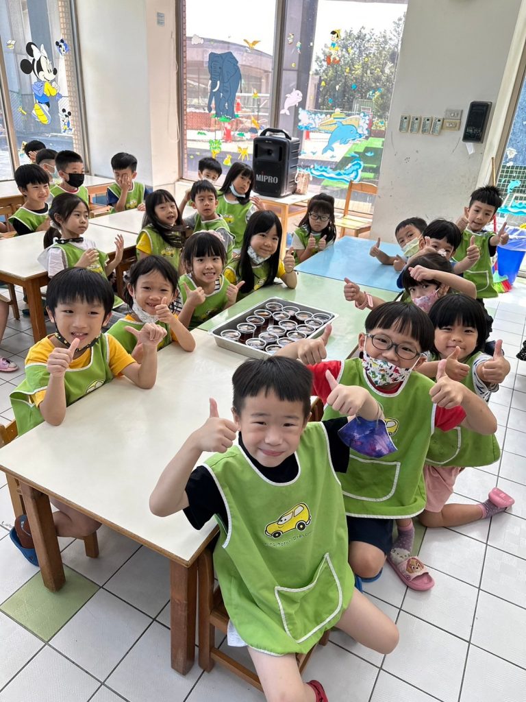 桃園好農 14台得利卡行動直銷車加入推廣行列產地直送拉拉山媽媽桃 楊梅農會仙草彩繪車現身中華汽車