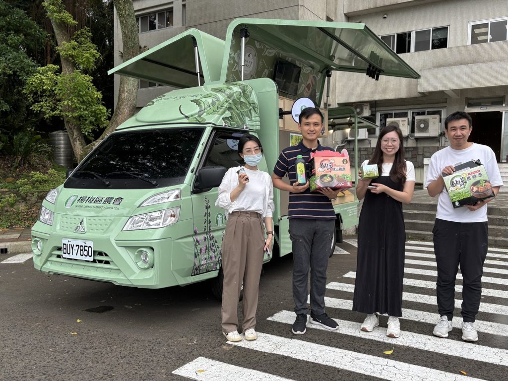 桃園好農 14台得利卡行動直銷車加入推廣行列產地直送拉拉山媽媽桃 楊梅農會仙草彩繪車現身中華汽車