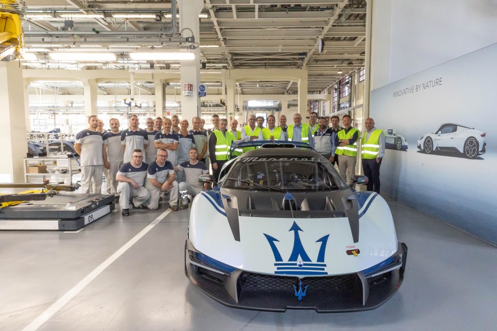Stellantis 執行長 Antonio Filosa 造訪 Maserati 總部｜親身走訪義式奢華性能的創意核心