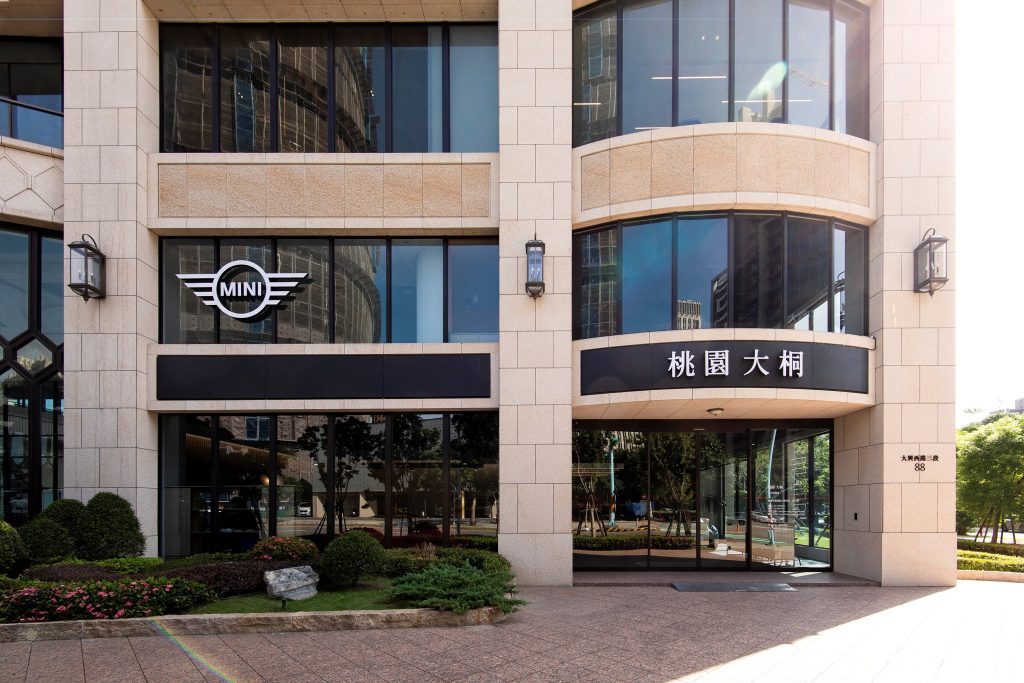MINI桃園大桐展示中心盛大開幕｜導入原廠Retail.Next空間概念 打造新時代風格展間