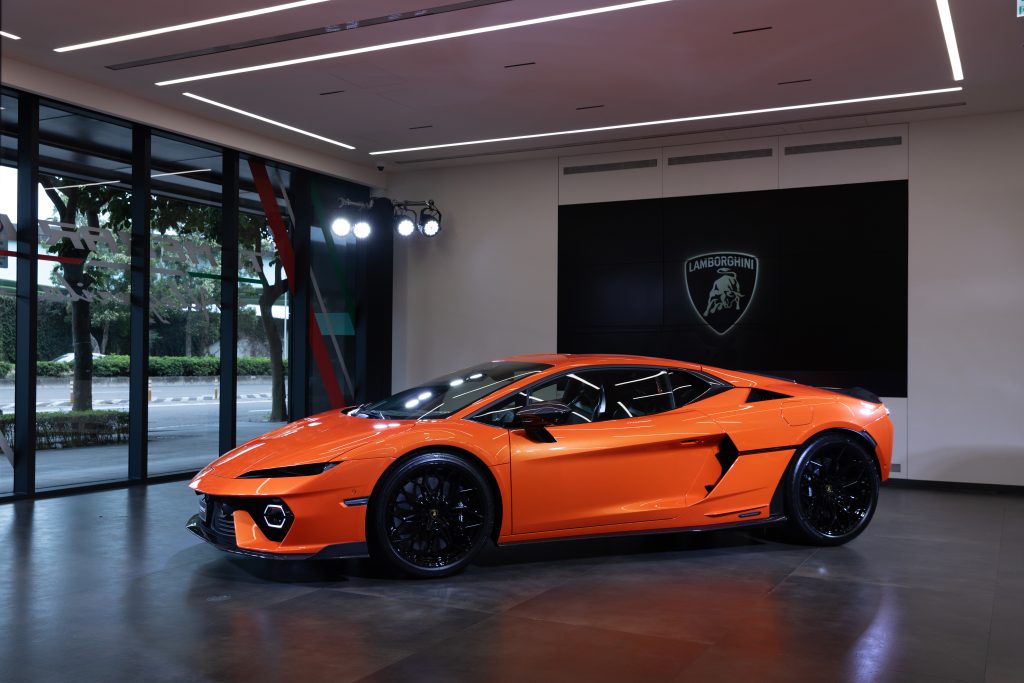 Lamborghini Temerario Alleggerita輕量化V8混合動力跑車首度登臺，重新定義性能標竿
