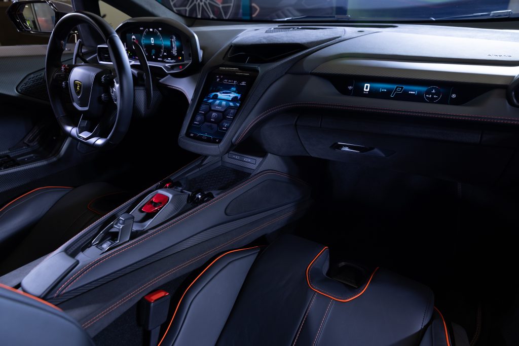 Lamborghini Temerario Alleggerita輕量化V8混合動力跑車首度登臺，重新定義性能標竿
