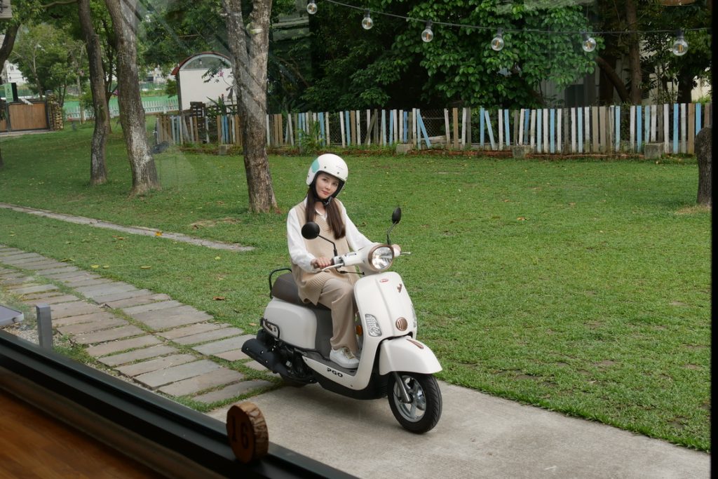 暑期人氣車款 J-bubu 女大生首選登場！最高補助 ,300 輕鬆入手夢幻機車