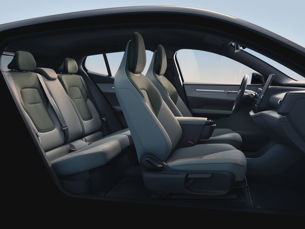 Volvo EX30 單馬達 Core / Plus 正式登場｜272hp 馬力＋長續航，139.9 萬起入主純電小鋼炮！