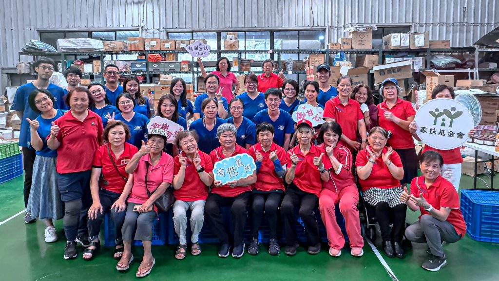 福特六和於Ford全球關懷月推動在地關懷　全台首輛三輪椅區九人座福祉車正式啟用