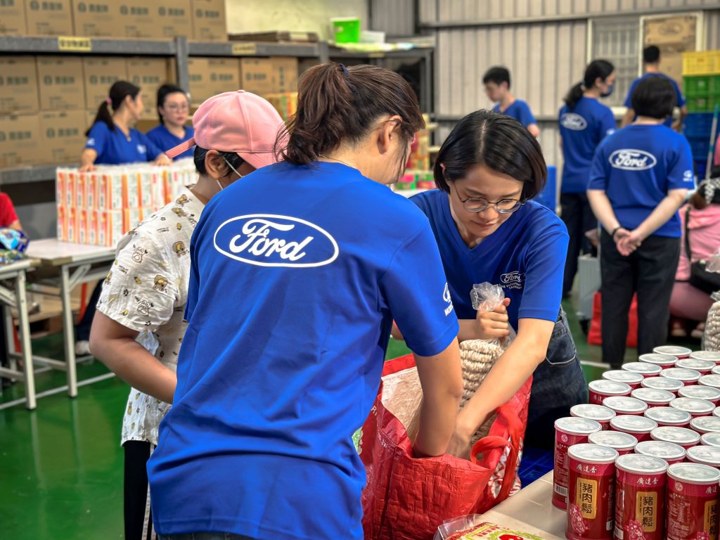 福特六和於Ford全球關懷月推動在地關懷　全台首輛三輪椅區九人座福祉車正式啟用