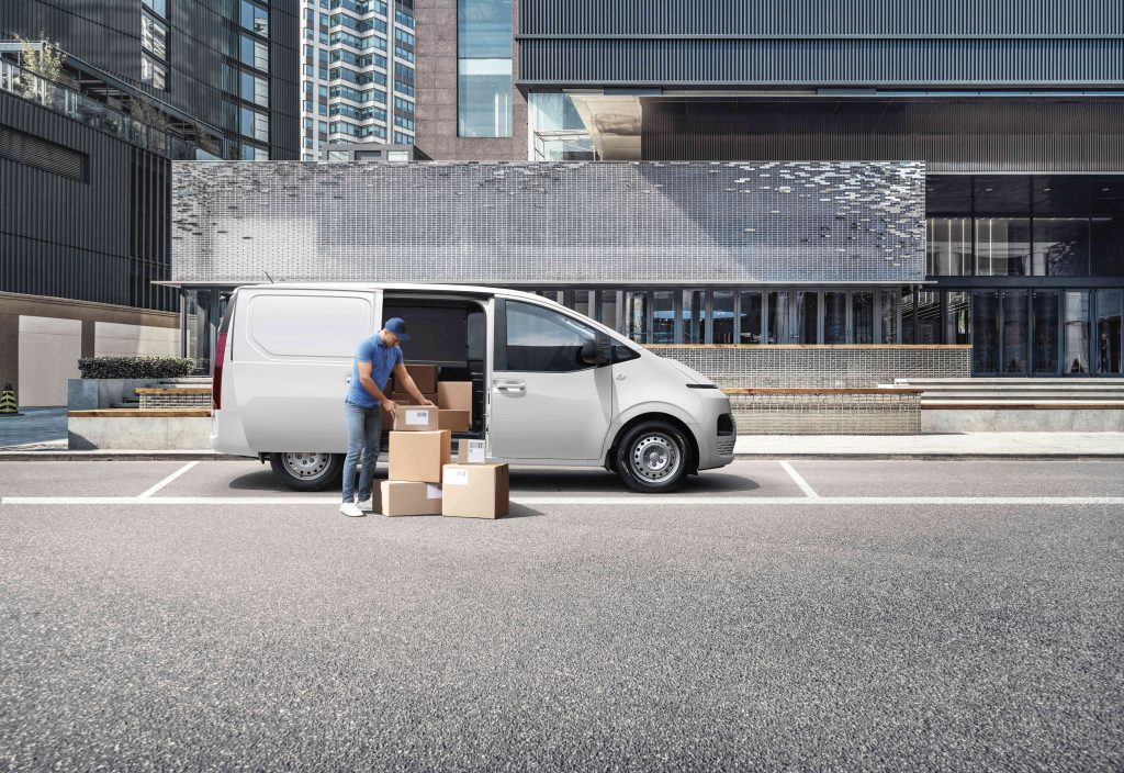 Hyundai STARIA VAN & CAMPER登場｜商務休旅雙用、空間與安全全面升級！