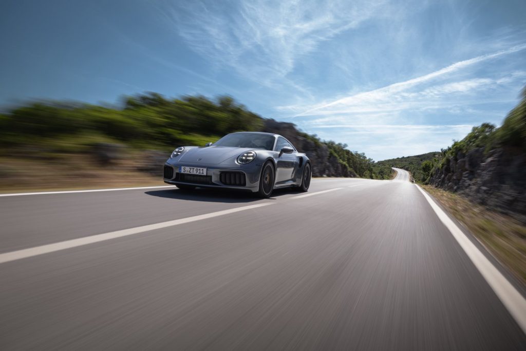 保時捷911 Turbo S震撼登場：雙渦輪混合動力締造全能跑車新標竿