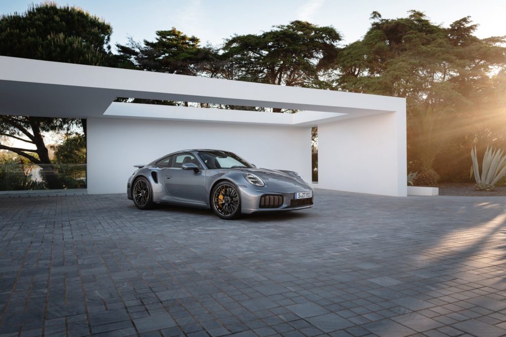 保時捷911 Turbo S震撼登場：雙渦輪混合動力締造全能跑車新標竿
