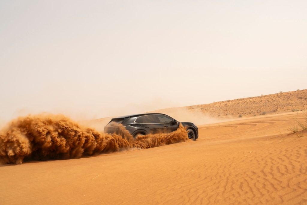 全新 Porsche Cayenne 極限測試公開！虛擬與實境完美融合、性能再進化