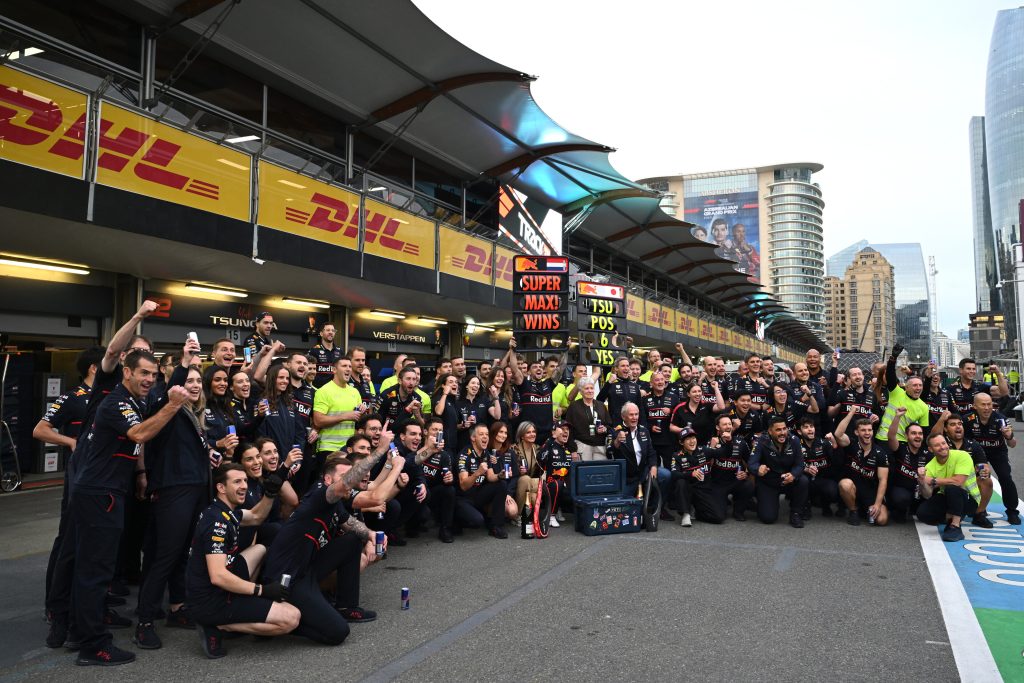 Max Verstappen再寫紀錄！亞塞拜然封王，生涯第六次F1大滿貫勝利