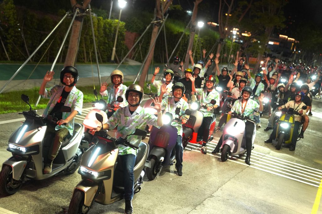 「百 GO 夜行」首度快閃高雄港圓滿落幕！千人夜騎＋金曲演唱＋辦桌市集嗨翻港灣