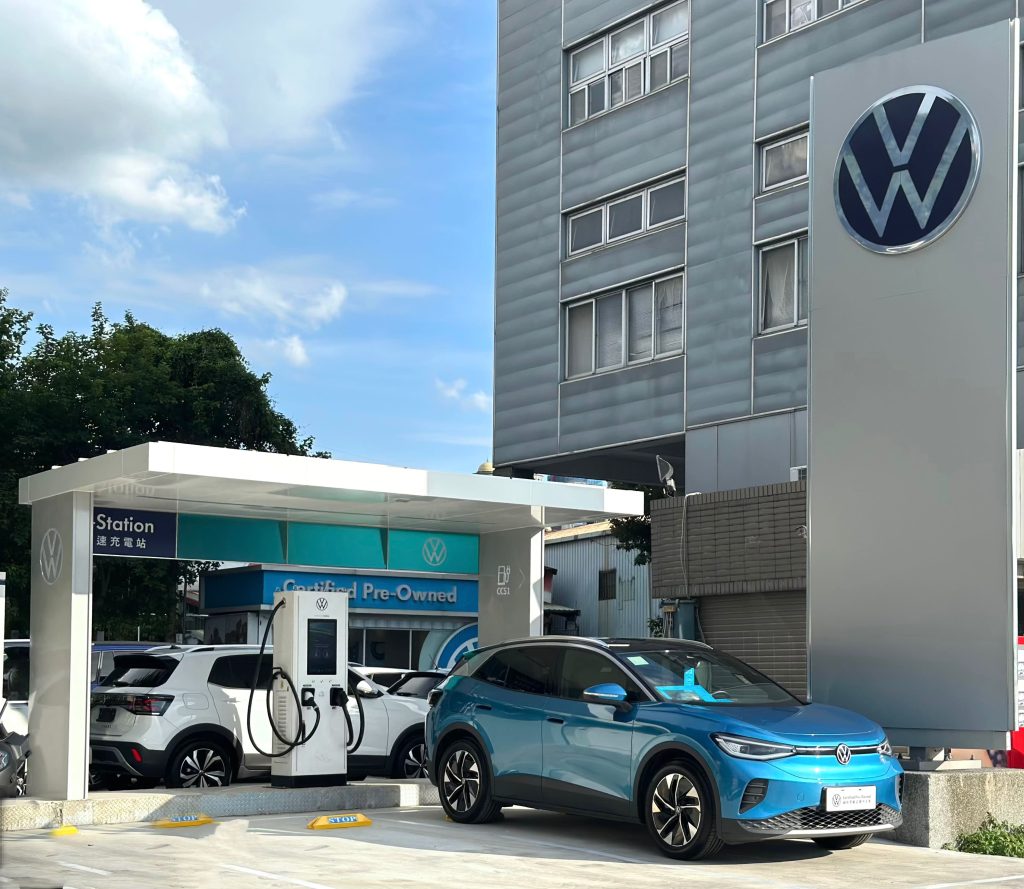 Volkswagen 新莊鉅賦旗艦展示中心啟用極速充電站　打造西部走廊電動車快充網絡新節點