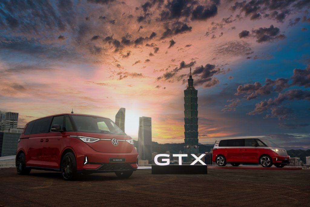 福斯商旅全新ID. BUZZ GTX震撼登場！高空停機坪閃電亮相 開啟7人電跑旅未來進行式