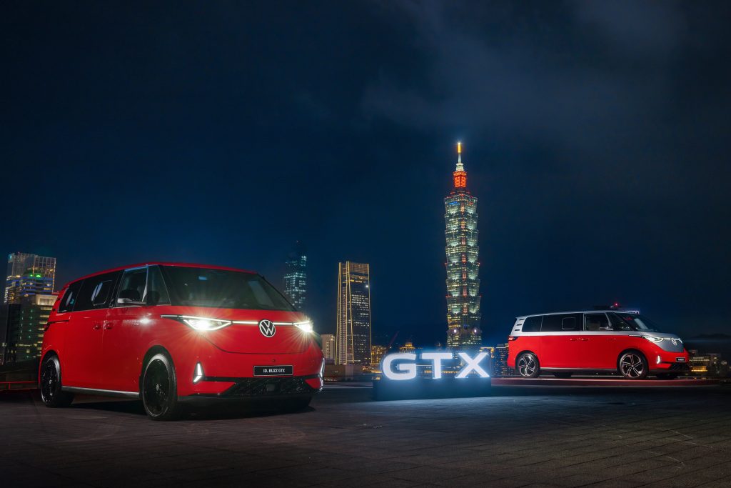 福斯商旅全新ID. BUZZ GTX震撼登場！高空停機坪閃電亮相 開啟7人電跑旅未來進行式