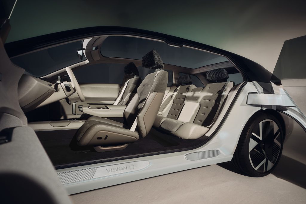 Škoda Vision O 概念車全球首演｜智慧科技結合旅行車未來美學