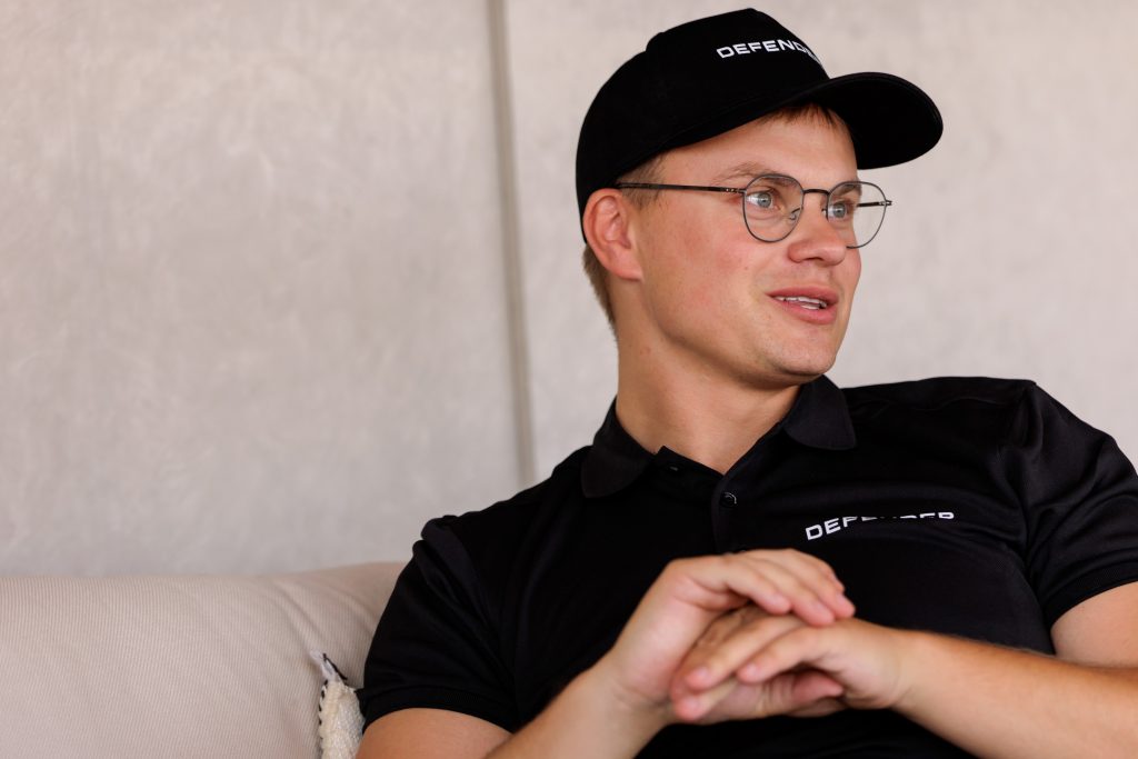 Defender Rally車隊迎新任領隊｜DAKAR D7X-R競賽車完成撒哈拉極限測試