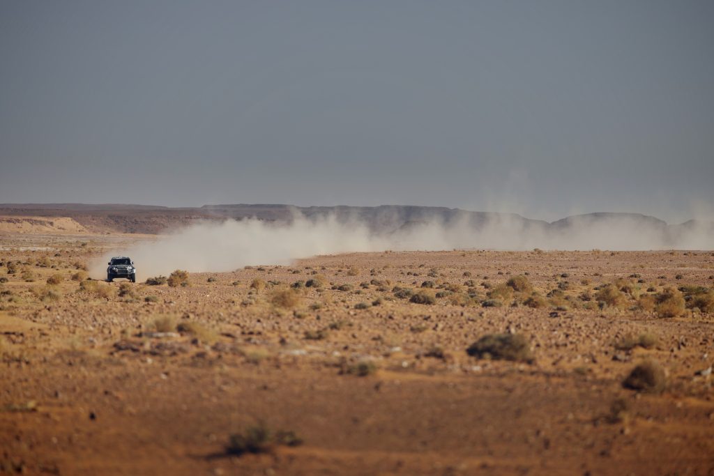 Defender Rally車隊迎新任領隊｜DAKAR D7X-R競賽車完成撒哈拉極限測試