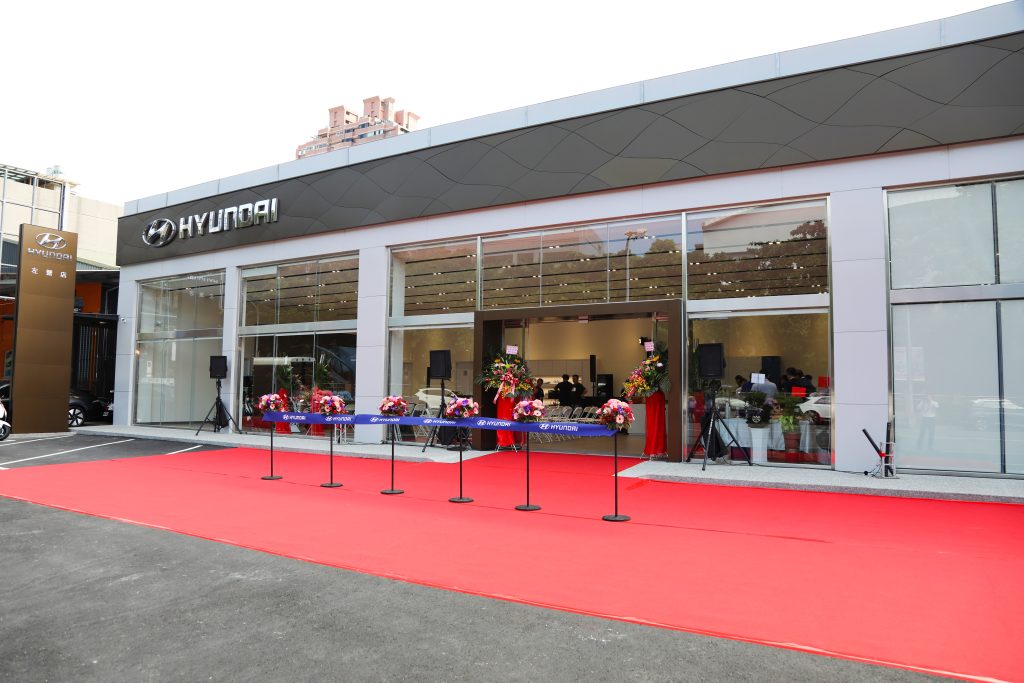 HYUNDAI左營展示中心全新開幕｜AI數位體驗打造高雄賞車新地標