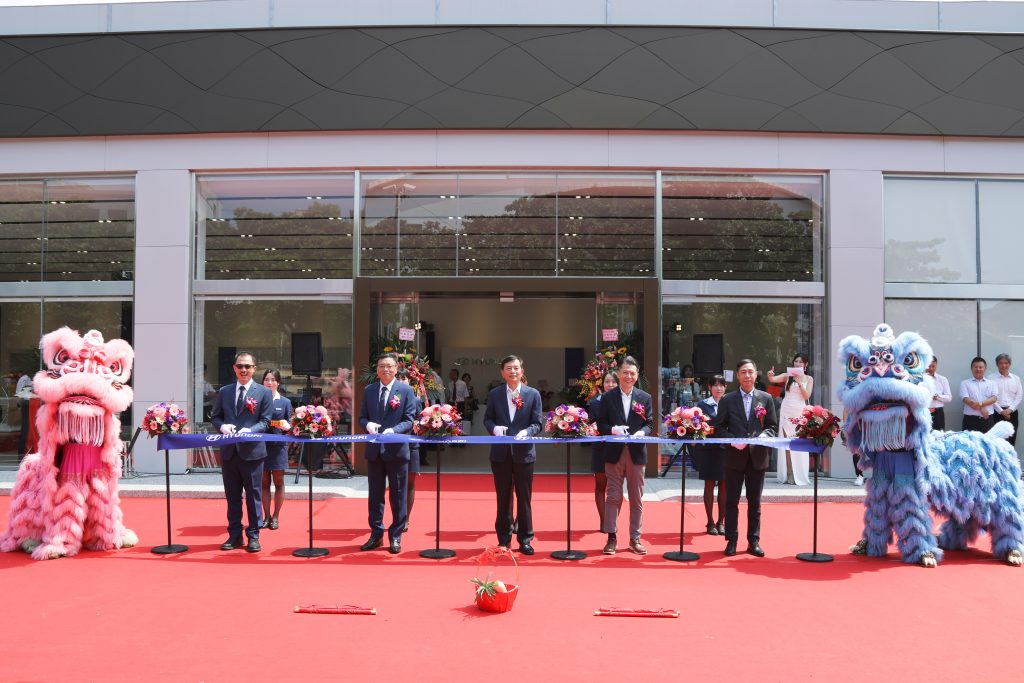 HYUNDAI左營展示中心全新開幕｜AI數位體驗打造高雄賞車新地標
