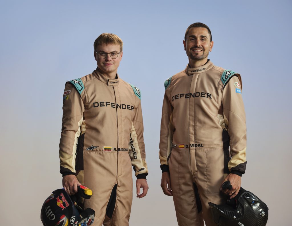 DEFENDER DAKAR D7X-R 全新競賽塗裝亮相！瞄準 2026 達卡拉力賽震撼登場