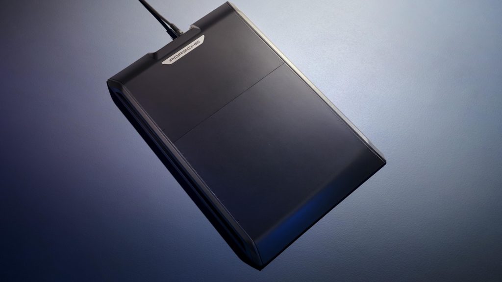 全新 Cayenne Electric 無線感應式充電｜停好即充的零接觸電能科技