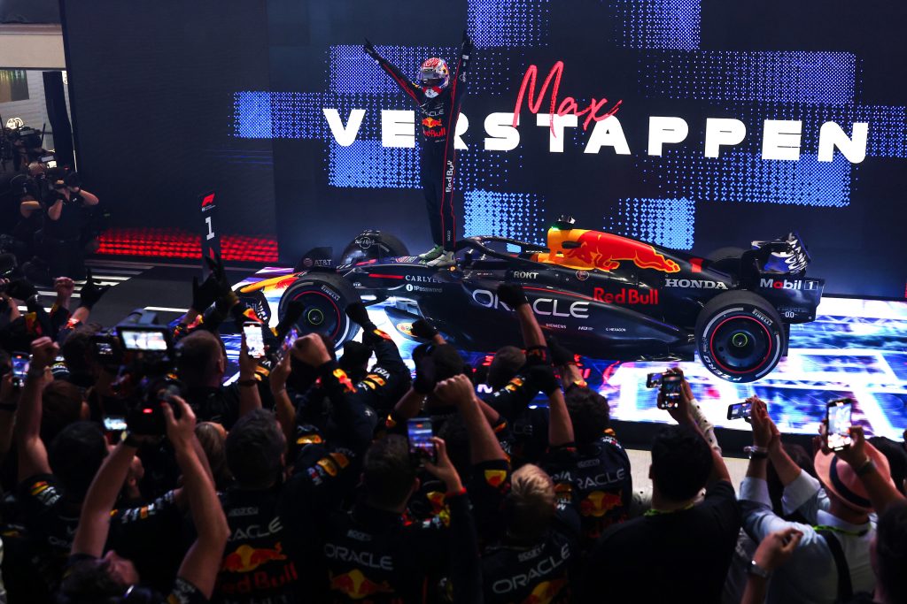 Red Bull 車隊卡達站策略致勝！Max Verstappen 奪下本季第七冠　積分差縮至 12 分、雙車力拚最終戰