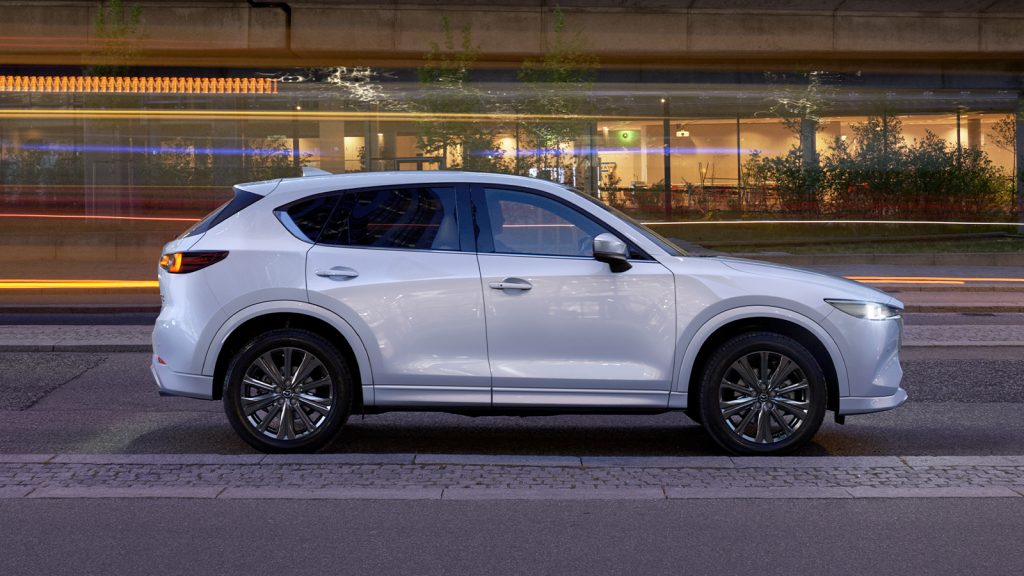 縱置後驅工藝展現旗艦駕馭｜12 月入主 MAZDA CX-60／CX-90 限時升級 7 年原廠保固