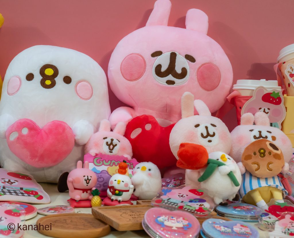 卡娜赫拉的小動物《莓果祭典》快閃店登場！草莓季六大打卡點＋近 80 款周邊萌翻環球新北中和