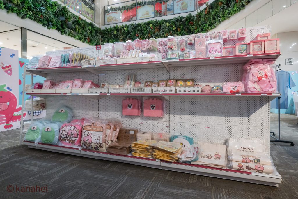 卡娜赫拉的小動物《莓果祭典》快閃店登場！草莓季六大打卡點＋近 80 款周邊萌翻環球新北中和