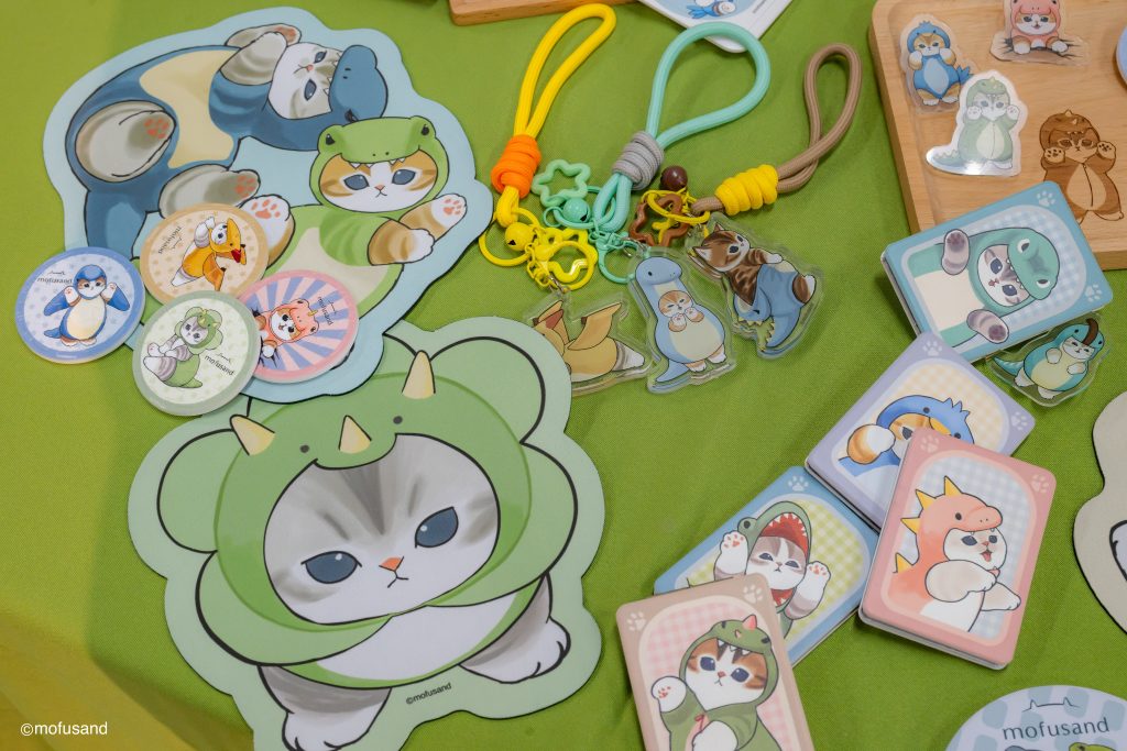 《貓福珊迪》快閃店回歸！恐龍喵降臨台北東區地下街　十大打卡點＋近百款冬季萌物登場