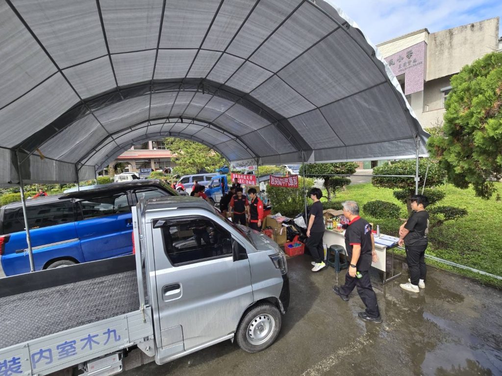 「中華光復計畫」第二波維修行動抵達花蓮光復　候鳥車輛巡迴服務擠滿光復國小