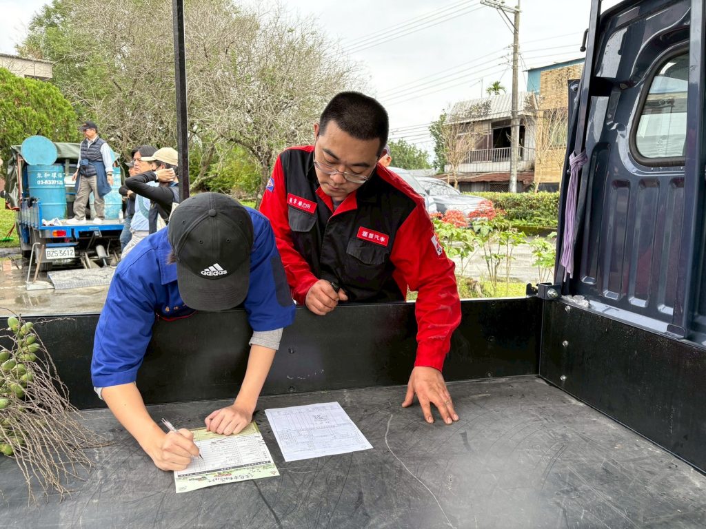 「中華光復計畫」第二波維修行動抵達花蓮光復　候鳥車輛巡迴服務擠滿光復國小
